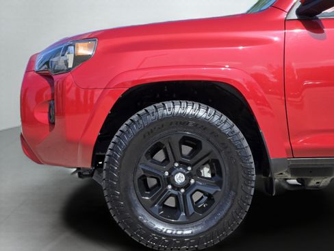 Used 2024 Toyota 4Runner SR5 AWD/4WD image 35