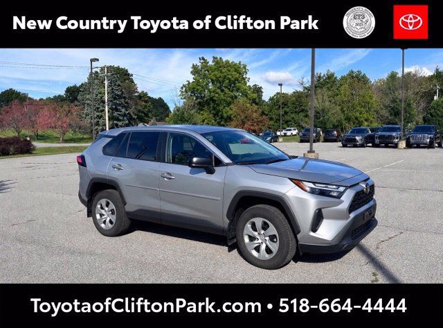 Used 2023 Toyota RAV4 LE AWD/4WD image 1