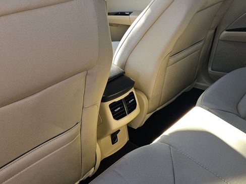 Used 2015 Ford Fusion SE image 16