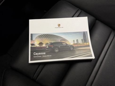 Certified 2023 Porsche Cayenne Platinum Edition image 58