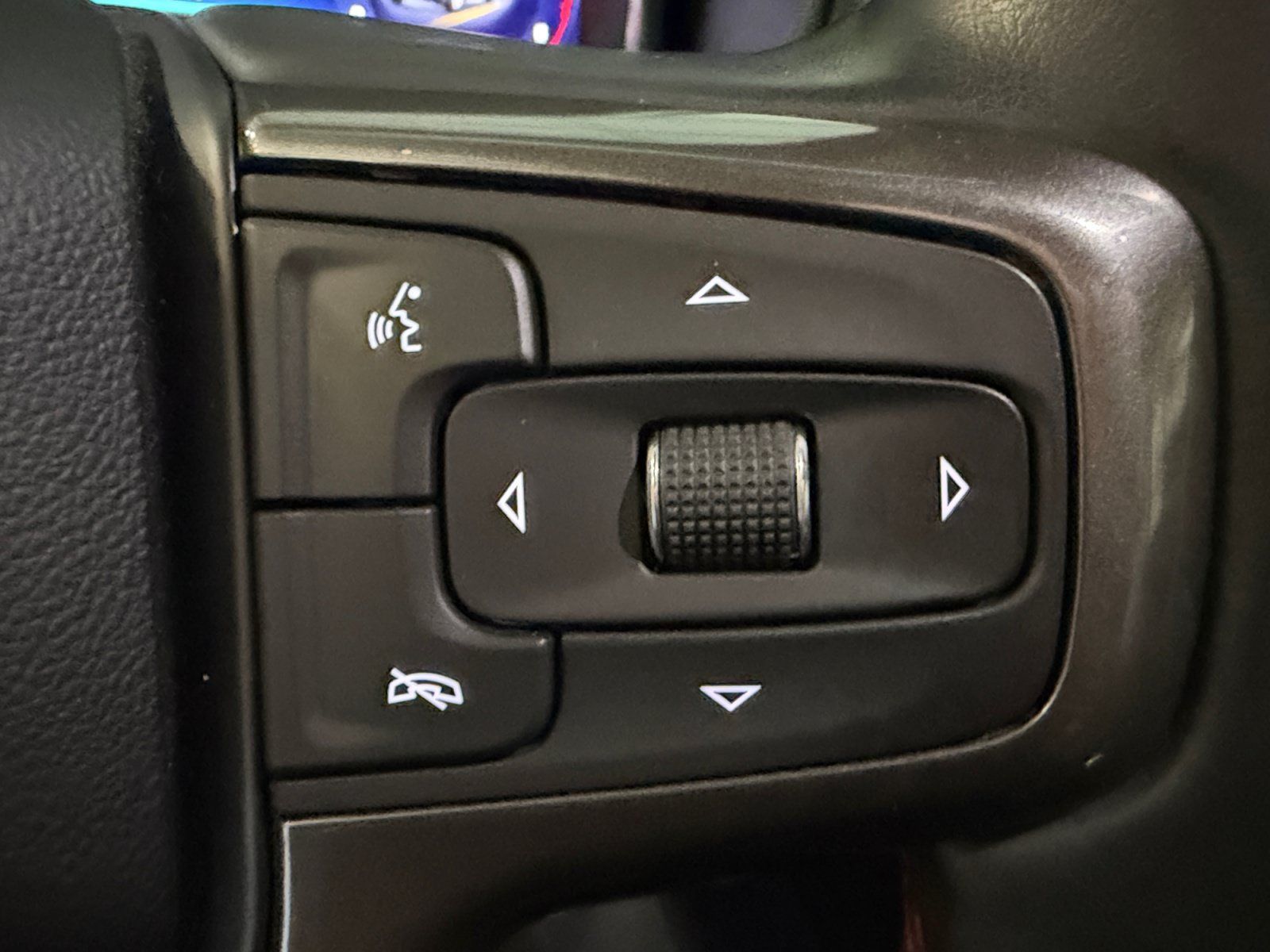 Used 2023 Chevrolet Suburban RST w/ Luxury Package RWD image 22