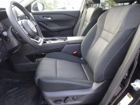 Used 2024 Nissan Rogue SV image 7