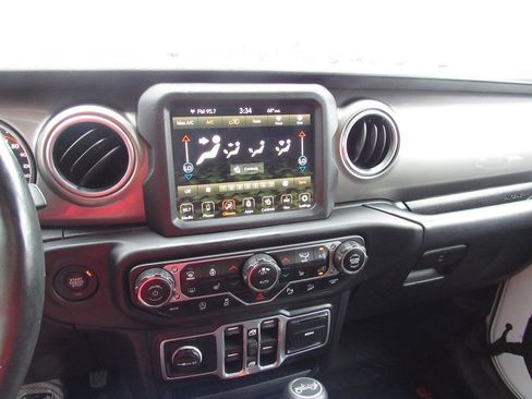 Used 2018 Jeep Wrangler Unlimited Sahara AWD/4WD image 23