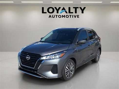 Used 2024 Nissan Kicks SV image 1