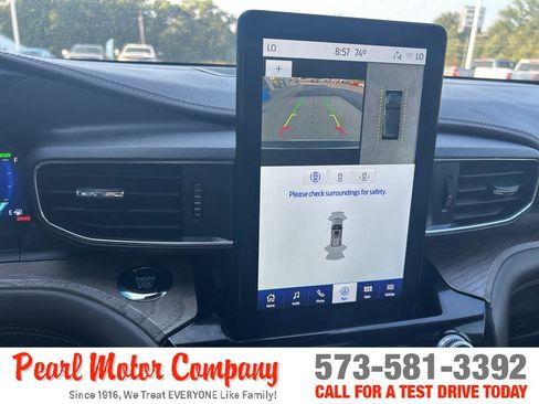 Used 2022 Ford Explorer Platinum w/ Premium Technology Package image 17