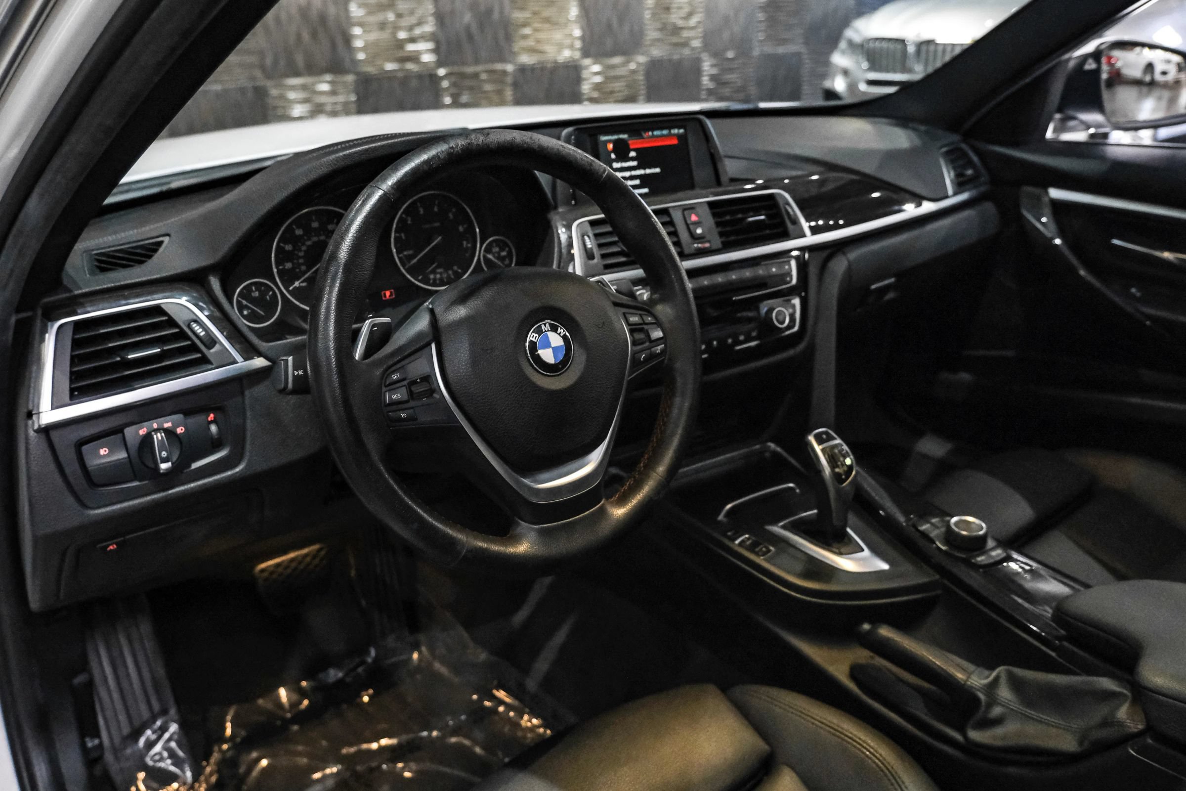Used 2018 BMW 330i Sedan RWD image 4