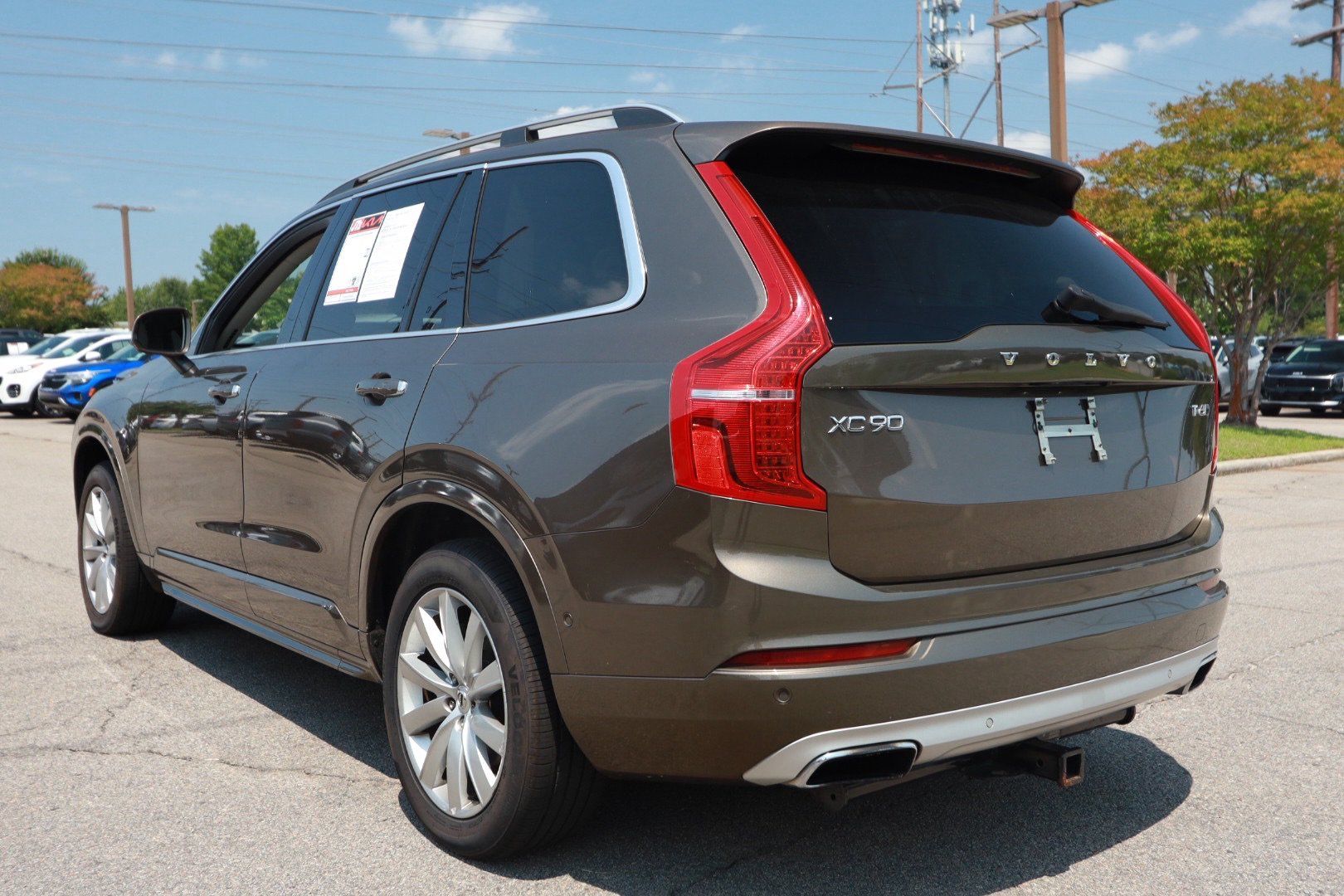 Used 2017 Volvo XC90 T6 Momentum w/ Vision Package AWD/4WD image 3