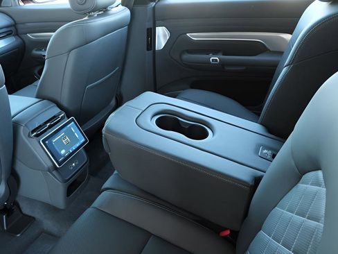 New 2024 VinFast VF 9 Plus AWD/4WD image 24
