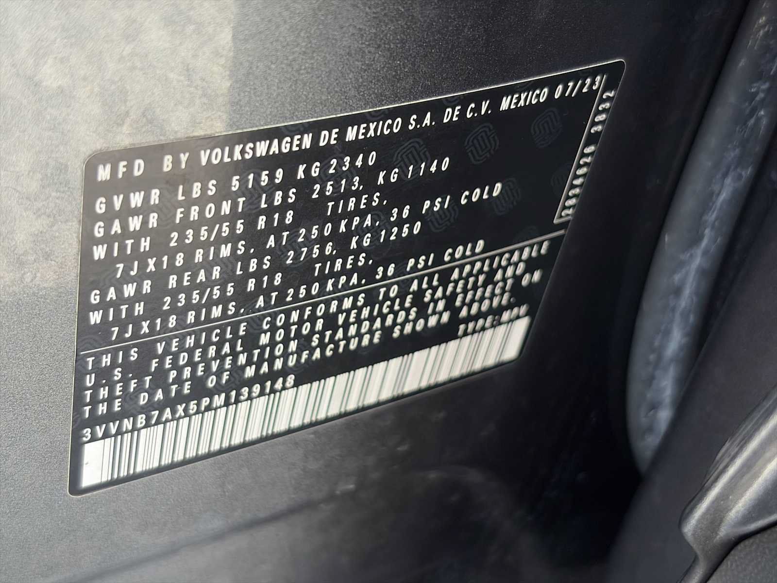 Used 2023 Volkswagen Tiguan SE w/ Panoramic Sunroof Package FWD image 27