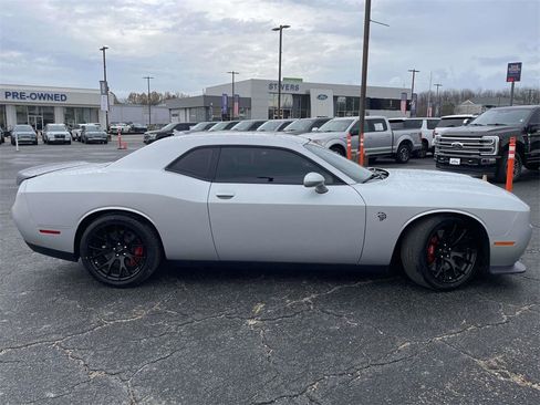 Used 2019 Dodge Challenger SRT Hellcat w/ Plus Package image 2