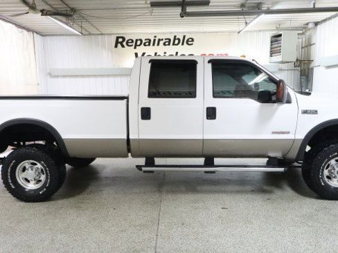Used 2004 Ford F350 Lariat AWD/4WD image 4