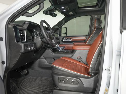 Used 2025 GMC Sierra 3500 Denali Ultimate image 13
