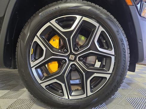 Used 2023 Rivian R1S Launch Edition AWD/4WD image 11