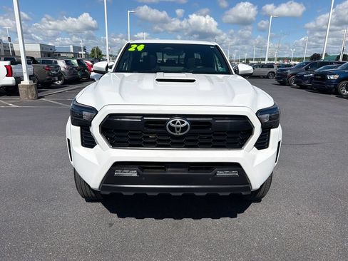 Used 2024 Toyota Tacoma TRD Sport w/ TRD Sport Upgrade Package AWD/4WD image 3