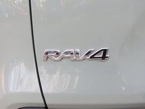 Used 2021 Toyota RAV4 XLE Premium image 7