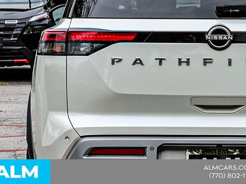 Used 2022 Nissan Pathfinder SL FWD image 13