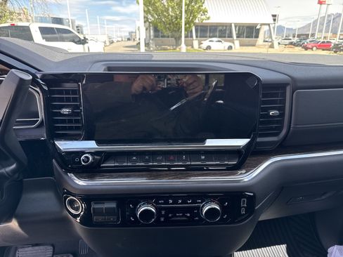 Used 2024 GMC Sierra 1500 SLE w/ Preferred Package image 8