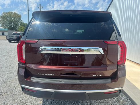 Used 2022 GMC Yukon XL SLT w/ SLT Premium Package AWD/4WD image 4