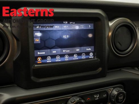 Used 2023 Jeep Gladiator Sport image 18