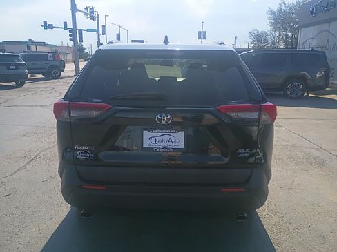 Used 2019 Toyota RAV4 XLE AWD/4WD image 7