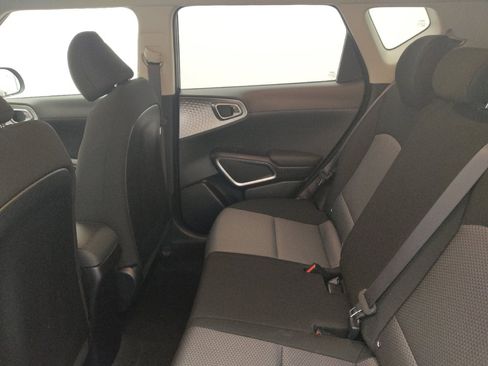 Used 2025 Kia Soul LX w/ LX Technology Package image 18