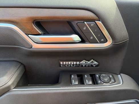 Used 2025 Chevrolet Silverado 1500 High Country w/ High Country Premium Package AWD/4WD image 18