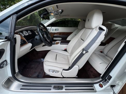 Used 2017 Rolls-Royce Wraith RWD image 28