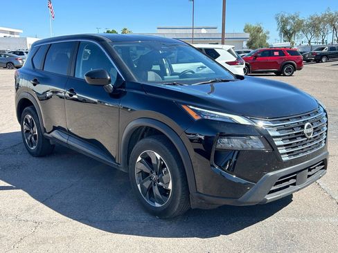 Used 2023 Nissan Rogue S AWD/4WD image 3