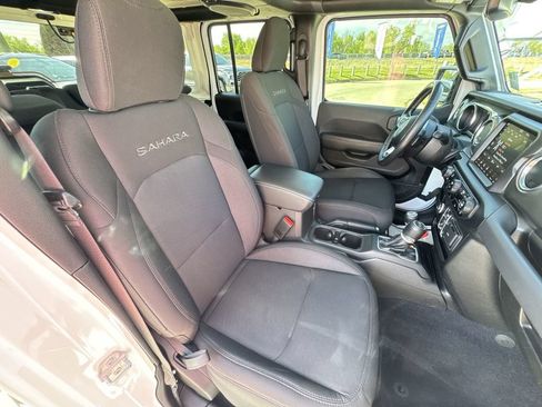 Used 2022 Jeep Wrangler Unlimited Sahara AWD/4WD image 28
