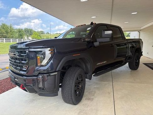Used 2024 GMC Sierra 3500 AT4 w/ AT4 Premium Plus Package AWD/4WD image 5
