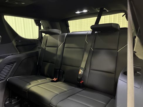 Used 2025 Cadillac Escalade Premium Luxury image 14