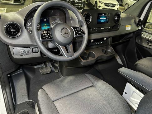 Used 2024 Mercedes-Benz Sprinter 2500 image 23