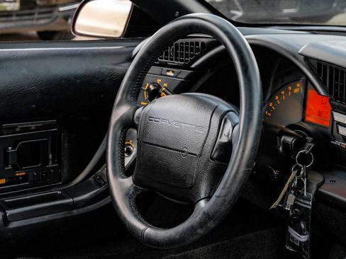 Used 1993 Chevrolet Corvette Coupe RWD image 11