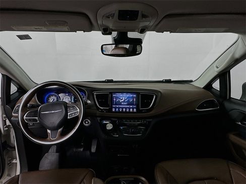 Used 2019 Chrysler Pacifica Limited w/ Tire & Wheel Group image 3