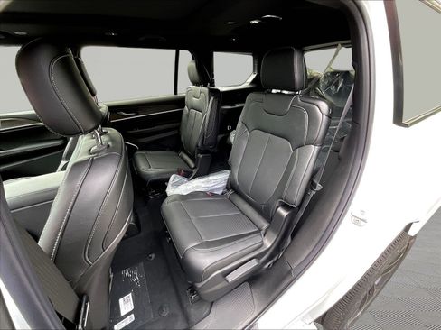 New 2026 Jeep Grand Cherokee L Limited AWD/4WD image 17
