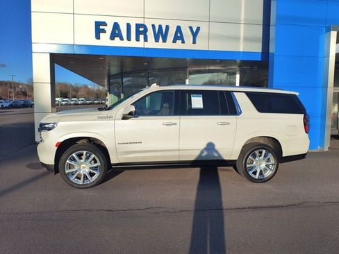 Used 2024 Chevrolet Suburban High Country AWD/4WD image 1