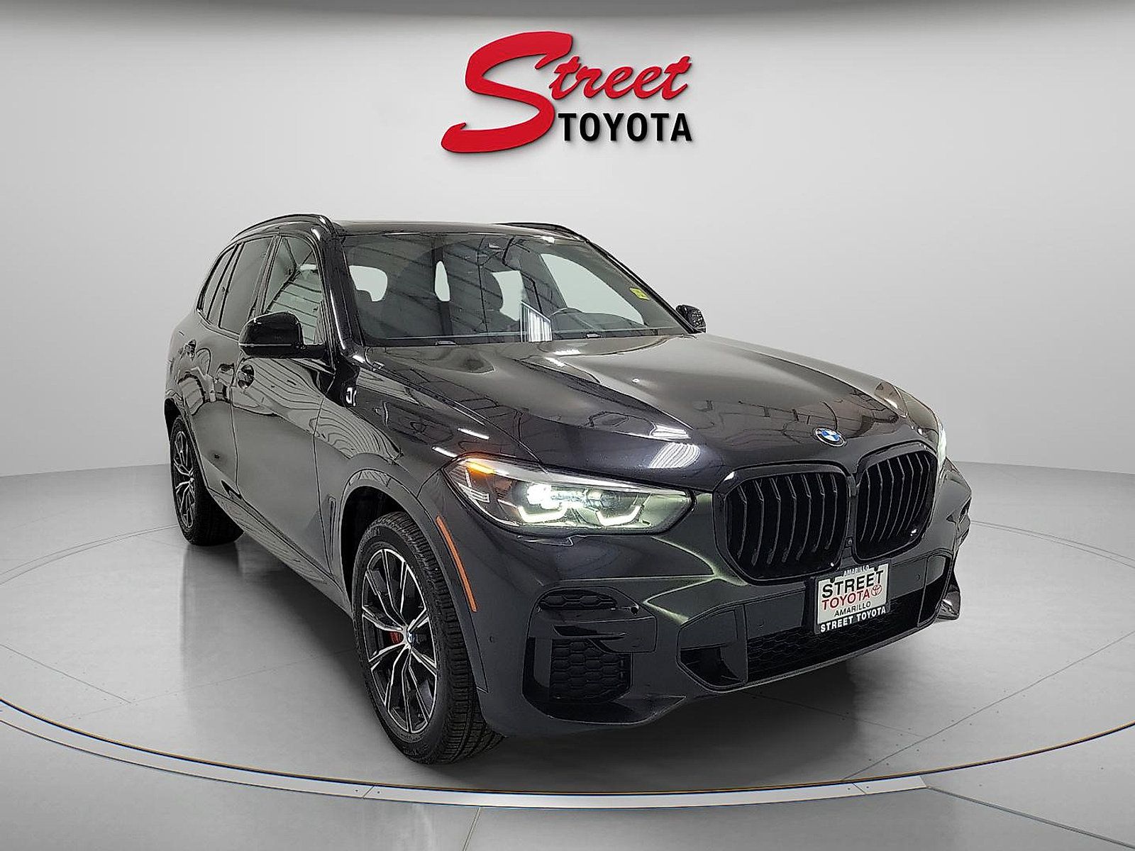 Used 2022 BMW X5 xDrive40i w/ M Sport Package AWD/4WD image 5