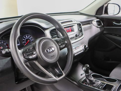 Used 2017 Kia Sorento L image 21