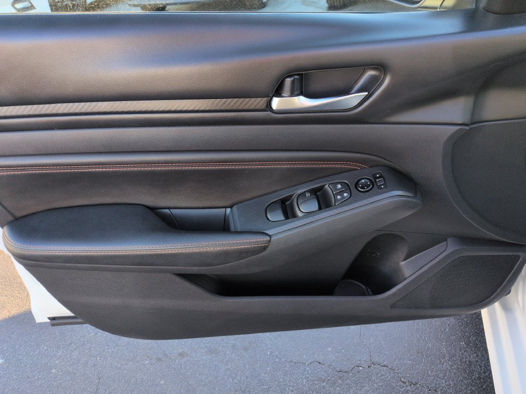 Used 2021 Nissan Altima 2.5 SR FWD image 11