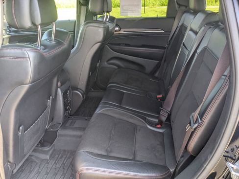 Used 2020 Jeep Grand Cherokee Trailhawk image 32