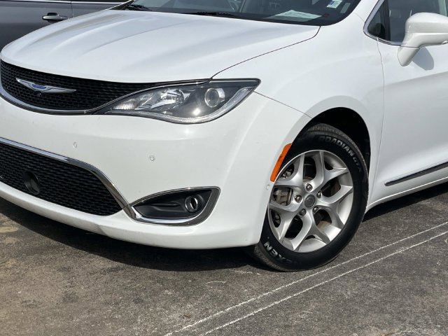 Used 2018 Chrysler Pacifica Touring-L Plus w/ Advanced Safetytec Group FWD image 8