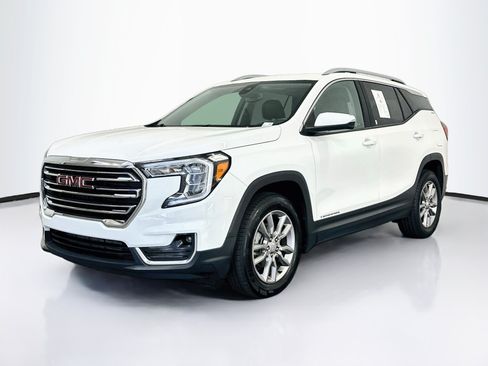 Used 2024 GMC Terrain SLT AWD/4WD image 3