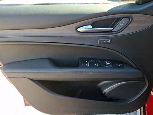 Used 2023 Alfa Romeo Stelvio Ti AWD/4WD image 12