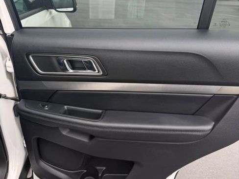 Used 2019 Ford Explorer XLT w/ Equipment Group 202A AWD/4WD image 16