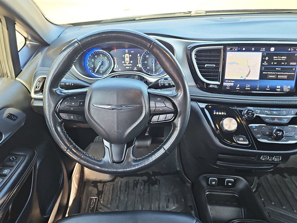 Used 2021 Chrysler Pacifica Touring-L w/ Premium & Safety Sphere Group FWD image 13