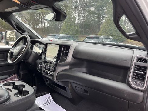 Used 2024 RAM 2500 Tradesman w/ Chrome Appearance Group image 10