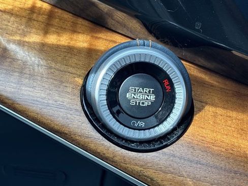 Used 2022 Jeep Grand Wagoneer Series II w/ Convenience Group III image 32