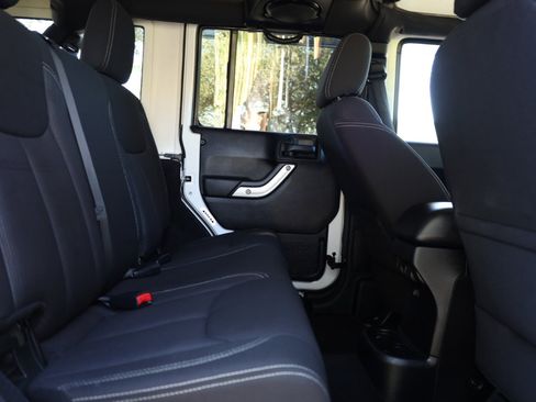 Used 2013 Jeep Wrangler Unlimited Sahara w/ Dual Top Group image 33