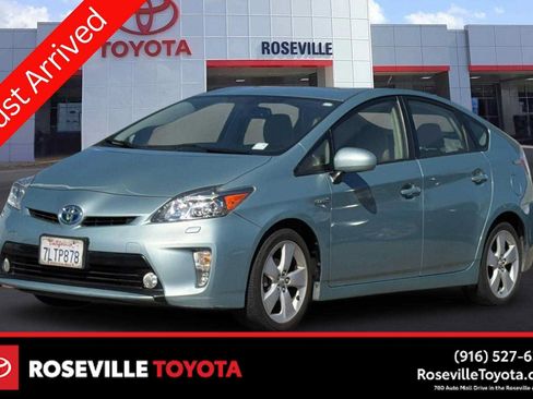 Used 2015 Toyota Prius Five FWD image 1