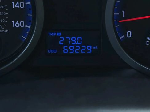 Used 2010 Hyundai Genesis 3.8 RWD image 17